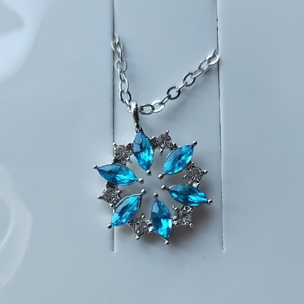 New Blue Starburst Pendant Necklace Snowflake Crystal Silvertone - Picture 2 of 3